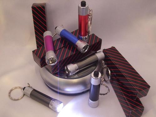 Zaklampje met 3-LED's, Sleutelhangerkettinkje èn GiftBox, Caravans en Kamperen, Zaklampen, Nieuw, Batterij, Ophalen of Verzenden