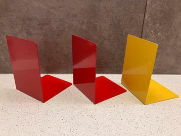 3 Vintage boekensteunen - rood / geel beschikbaar voor biedingen