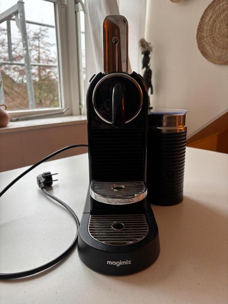 Nespresso Magimix Citiz Milk Koffiemachine, Witgoed en Apparatuur, Koffiezetapparaten, Gebruikt, Koffiepads en cups, Koffiemachine