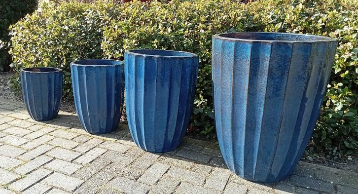 Grote Geglazuurde vazen rib in vier kleuren en vier maten., Tuin en Terras, Bloembakken en Plantenbakken, Nieuw, Overige materialen