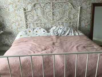 IKEA bed Leirvik inclusief lattenbodem en matrassen - afbeelding 3