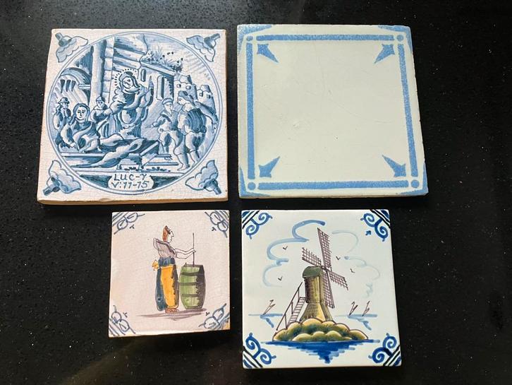 4 verschillende tegels, Antiek en Kunst, Antiek | Schoolplaten, Ophalen of Verzenden
