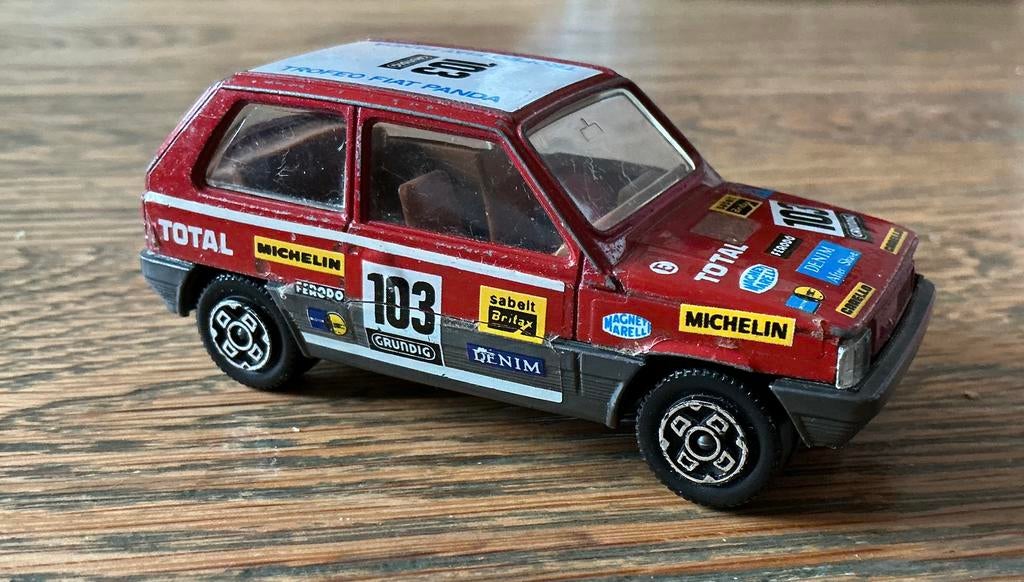 Oude Fiat Panda 45 Burago Auto 1:43, Hobby en Vrije tijd, Modelauto's | 1:43, Ophalen, Gebruikt, Auto, Overige merken