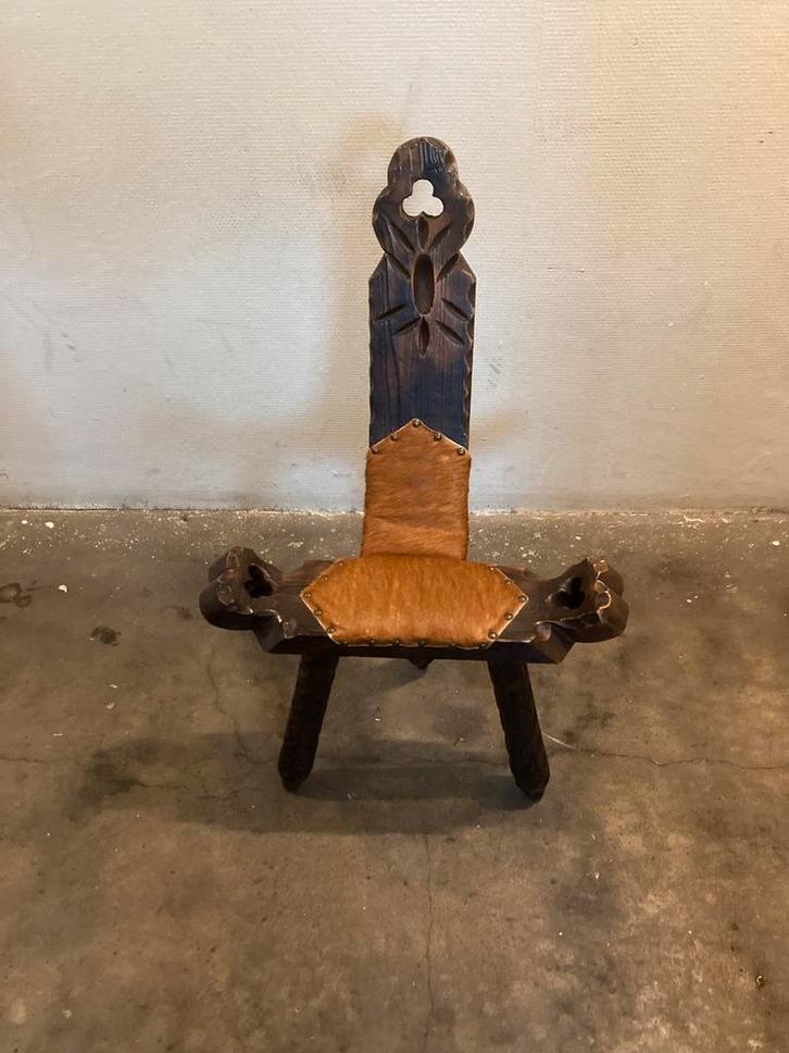 Spaanse driepootkruk, Antiek en Kunst, Antiek | Meubels | Stoelen en Banken, Ophalen