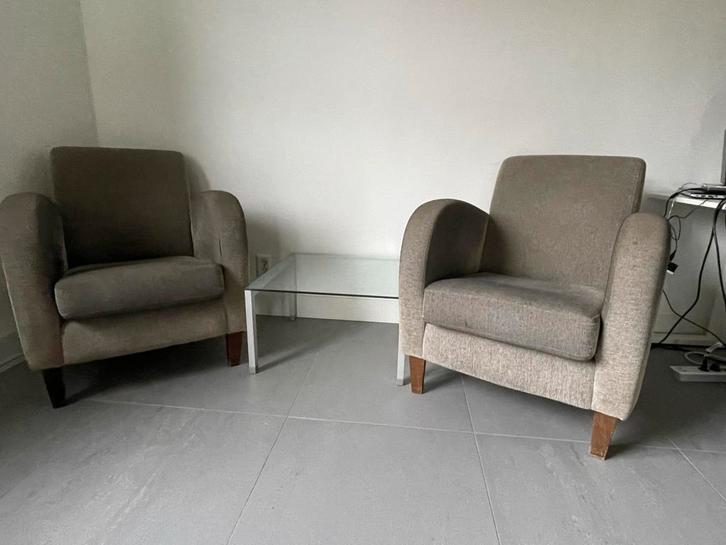 Twee vintage fauteuils met grijze bekleding, Huis en Inrichting, Fauteuils, Gebruikt, Hout, 75 tot 100 cm, Minder dan 75 cm, Ophalen