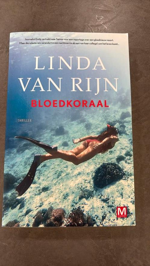 Linda van Rijn - Bloedkoraal, Boeken, Thrillers, Zo goed als nieuw, Nederland, Ophalen of Verzenden