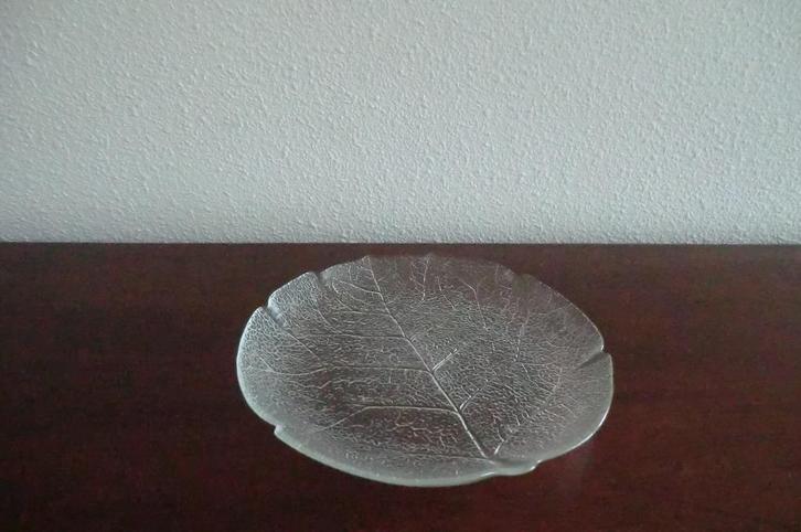 glazen schaal in de vorm van een blad, Antiek en Kunst, Curiosa en Brocante, Ophalen of Verzenden