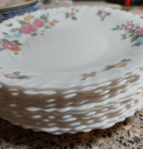 12x Arcopal platte borden Rosalie Vintage Lentebloemen rose, Huis en Inrichting, Keuken | Servies, Zo goed als nieuw, Bord(en)