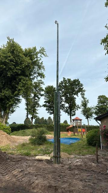 Lichtmast met led lamp ca 10 meter hoog beschikbaar voor biedingen