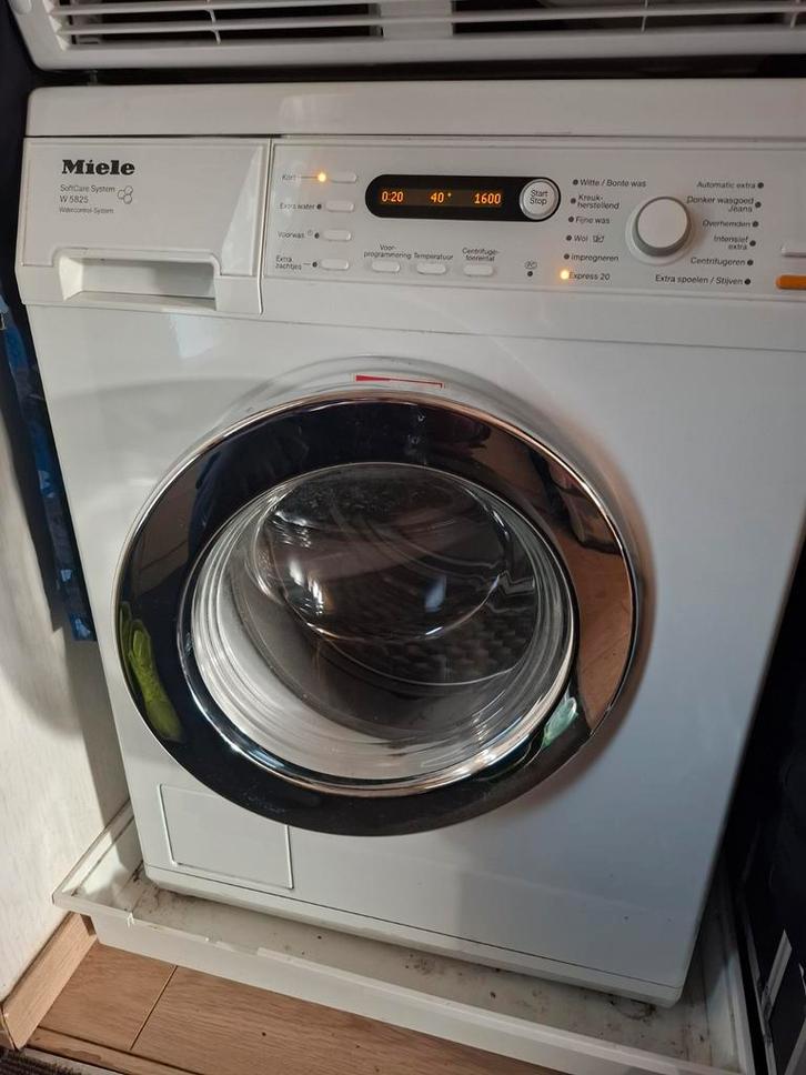 Miele W5825 Wasmachine, Witgoed en Apparatuur, Wasmachines, Niet werkend, Voorlader, 4 tot 6 kg, 85 tot 90 cm, 1600 toeren of meer