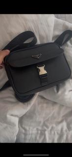 Prada tas te koop!, Sieraden, Tassen en Uiterlijk, Tassen | Schoudertassen, Ophalen of Verzenden, Zo goed als nieuw, Zwart