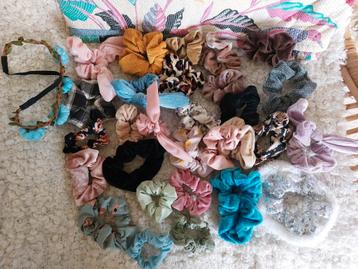 Haar scrunchies en haarbandje beschikbaar voor biedingen