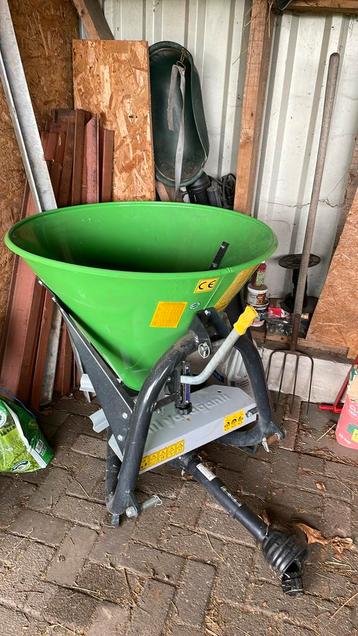 Kunstmest of zout strooier cat 1. Nieuw 220ltr beschikbaar voor biedingen