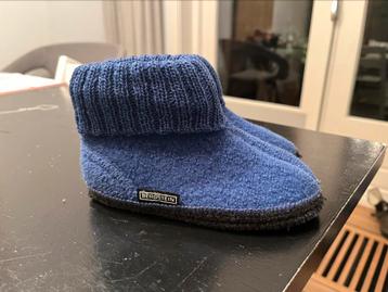 Als nieuw: wollen Bergstein blauwe kindersloffen maat 27 beschikbaar voor biedingen