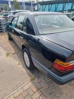 De Mercedes-Benz W124 200d uit 1989, Zwart, Bruin, Diesel, Particulier