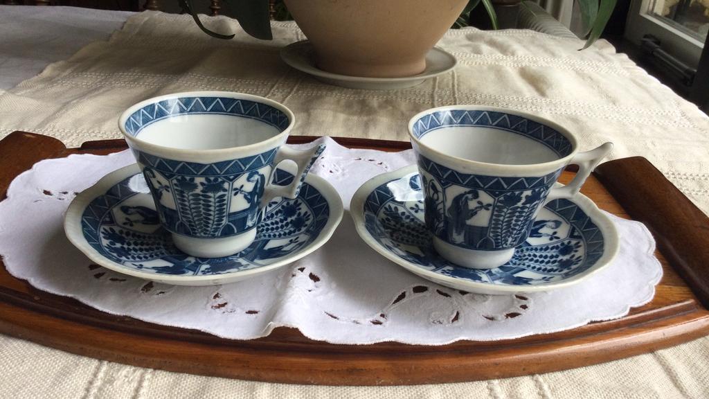 Lange Lijs kop en schotels Mosa porselein/2 op voorraad, Antiek en Kunst, Antiek | Servies los, Ophalen of Verzenden