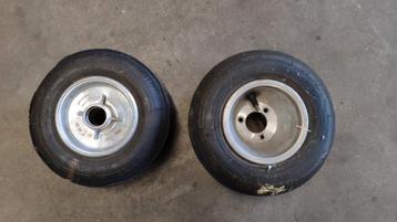 Decoratie 2 kart wielen beschikbaar voor biedingen