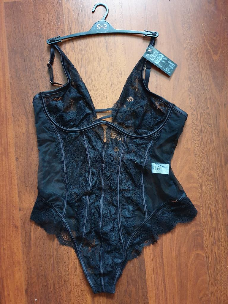 Sexy kanten zwarte body Hunkemoller Noir 85B of 90B, Hunkemöller, Ophalen of Verzenden, Zwart, Body of Korset