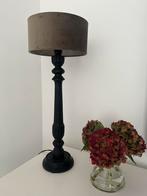 Twee schemerlampen met velvet kap, Huis en Inrichting, Lampen | Tafellampen, Ophalen, Zo goed als nieuw, Hout, 50 tot 75 cm