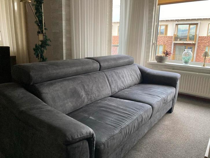 Grijze 3-zits bank in goede staat, Huis en Inrichting, Banken | Bankstellen, Zo goed als nieuw, Rechte bank, Driepersoons, 200 tot 250 cm
