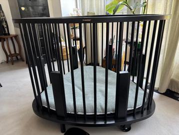 Leuke Zwarte baby box diameter 103cm met boxkleed omkeerbaar beschikbaar voor biedingen