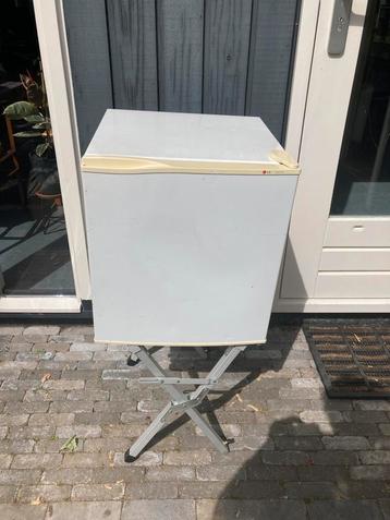 Compact LG kamerkoelkast voor B&B of kamperen beschikbaar voor biedingen