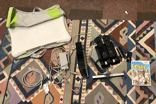 Nette zwarte Wii met diverse toebehoren, Spelcomputers en Games, Spelcomputers | Nintendo Wii, Zo goed als nieuw, Met 2 controllers