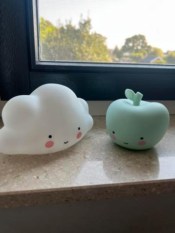 Twee vrolijke lampjes voor de kinderkamer beschikbaar voor biedingen