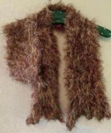 Bruine harige sjaal; das, shawl; wasbaar op 30 graden beschikbaar voor biedingen