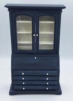 Opgeknapte kast donkerblauw en wit voor het poppenhuis, Ophalen of Verzenden, Zo goed als nieuw, Poppenhuis