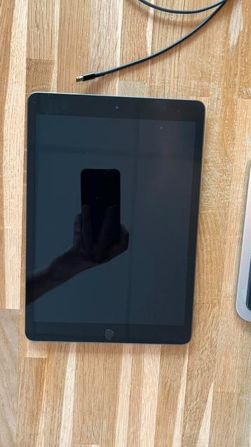 iPad 7 32GB + Logitech BASE, Originele verpakking beschikbaar voor biedingen