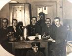WO1 DUITS Zw/w foto groep soldaten in kazerne kamer 1917, Foto of Poster, Duitsland, Landmacht, Verzenden