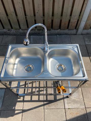 Nieuwe RVS blad (camping) - dubbele spoelbak met luxe kraan beschikbaar voor biedingen