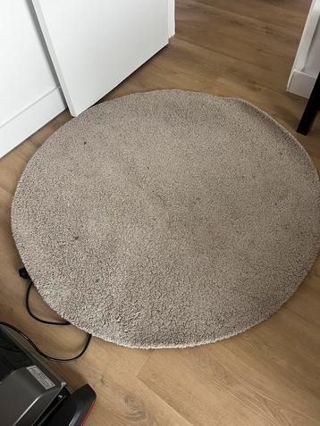 Rond vloerkleed beschikbaar voor biedingen