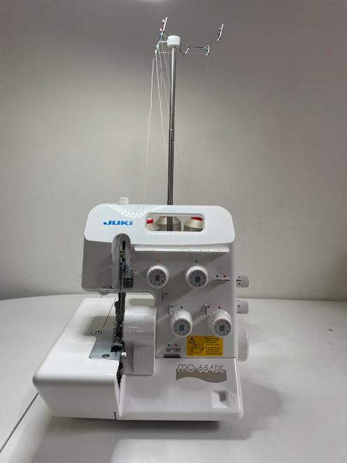 Juki MO 654DE Lockmachine, Hobby en Vrije tijd, Naaimachines en Toebehoren, Zo goed als nieuw, Lockmachine, Ophalen