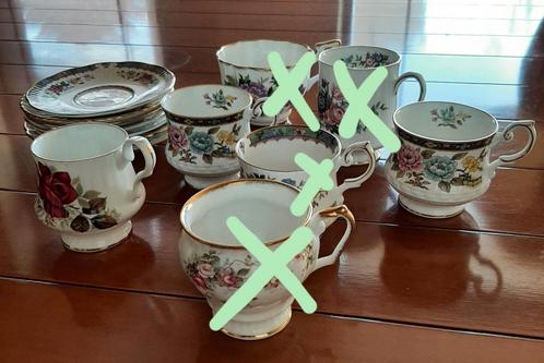 puntgave Engelse porseleinen kop en schotel, fine bone China, Huis en Inrichting, Keuken | Servies, Zo goed als nieuw, Kop(pen) en/of Schotel(s)