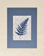 botanische print met linosnede en blauw passe partout 30x40, Minder dan 50 cm, Oorspronkelijke maker, Nieuw, Ophalen of Verzenden