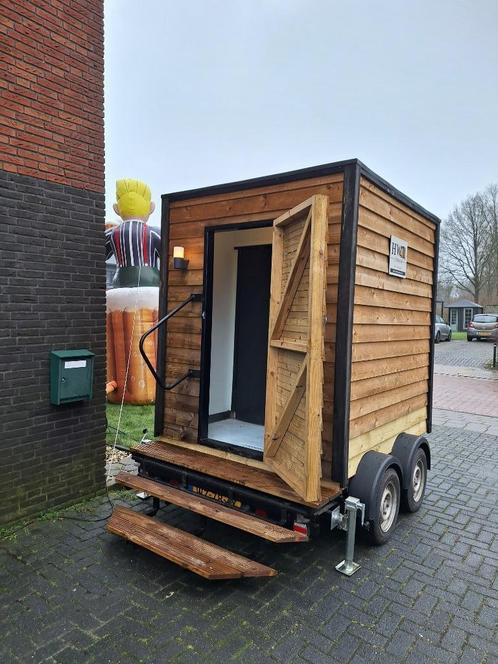 Sfeervolle toiletwagen te huur!, Hobby en Vrije tijd, Feestartikelen | Verhuur, Nieuw, Overige, Ophalen