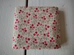 Hele mooie Moda quiltstof/patchworkstof - bloemetje, Hobby en Vrije tijd, Stoffen en Lappen, Nieuw, Ophalen of Verzenden, 30 tot 120 cm