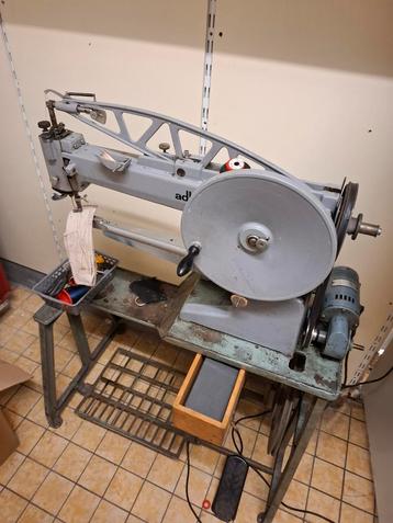 Adler naaimachine met motor  beschikbaar voor biedingen
