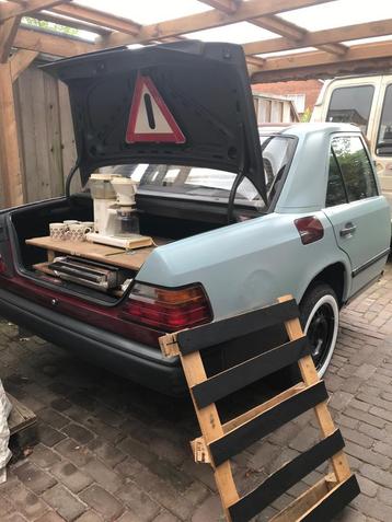 W124 halve Mercedes E klasse beschikbaar voor biedingen