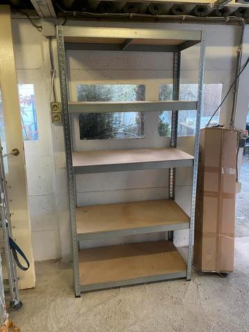 Nette stellingkast 1,8x0,9x0,45cm beschikbaar voor biedingen