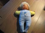 oude pop met stoffen lijfje en slaapogen in HollyHobby pakje, Verzamelen, Verzenden, Gebruikt, Pop