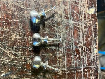 Set van 3 metalen kastknoppen – RVS look  beschikbaar voor biedingen
