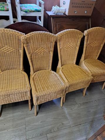 4 rieten stoelen. gratis op te halen. beschikbaar voor biedingen