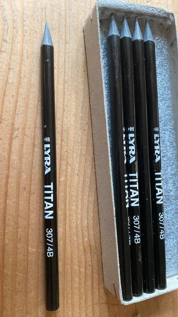Lyra titan potlood 307/4b per stuk of doosje met 11 stuks, Hobby en Vrije tijd, Tekenen, Zo goed als nieuw, Potlood of Stift, Ophalen