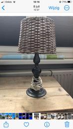 Metalen/tinnen TAFELLAMP met RIETEN KAPJE, Ophalen of Verzenden, Gebruikt, Metaal, Minder dan 50 cm