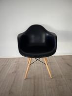 Zwarte kunststof kuipstoelen 4 stuks lookalike vitra design, Huis en Inrichting, Stoelen, Gebruikt, Zwart, Vier, Ophalen