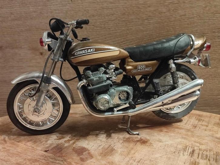 Kawasaki Z1 - 900 (schaal: 1/10), Hobby en Vrije tijd, Modelauto's | 1:5 tot 1:12, Gebruikt, Motor, 1:9 t/m 1:12, Ophalen of Verzenden