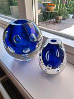 2 glazen vaasjes, Blauw, Ophalen of Verzenden, Minder dan 50 cm, Glas